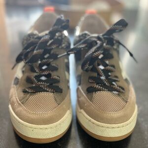 Steve Madden Tan and Black Sneakers